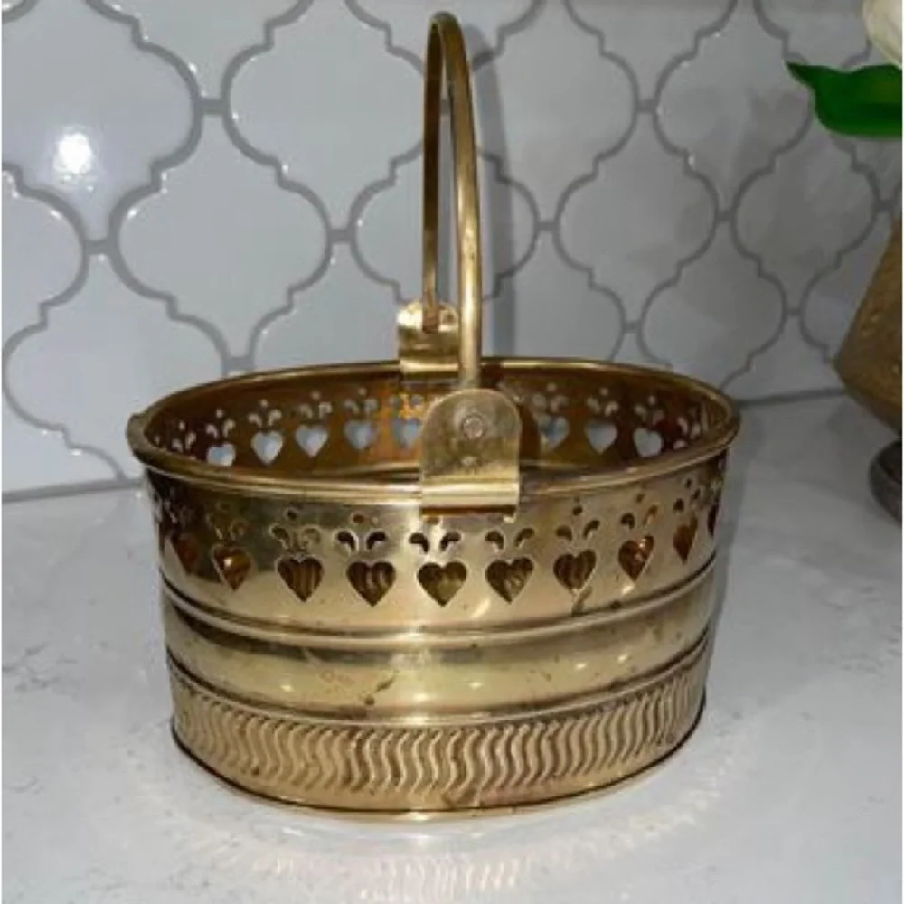 Vintage Brass Oval Basket w/ Handle 5.5”W x7.5”L x4.25D x8.5 H w/ gandl